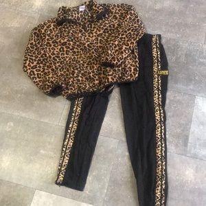 Sweatsuit size small